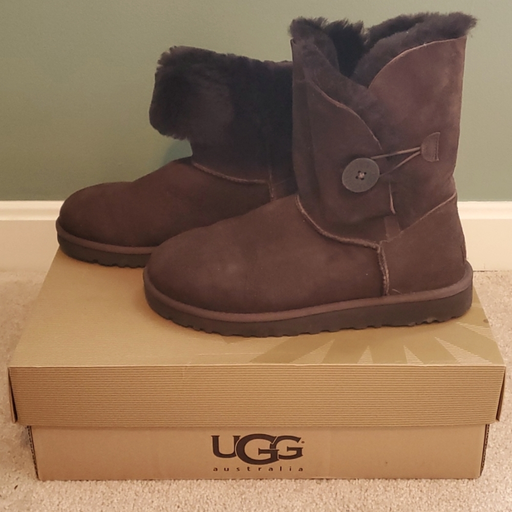 Ugg Bailey Button Boots, size 9